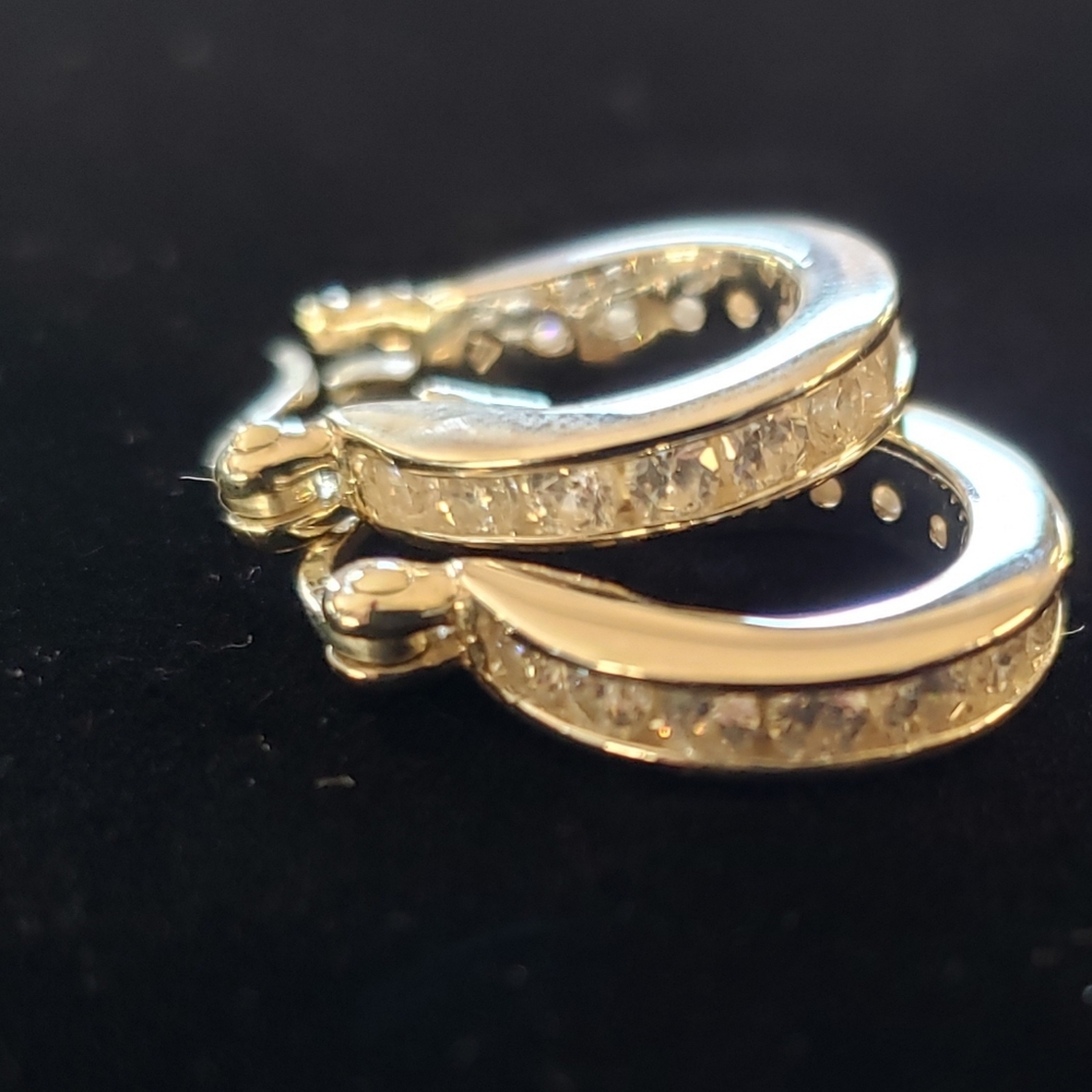 SOLD Silpada Sterling Silver Cubic Zirconia Ray of Light Hoop Earrings P1077